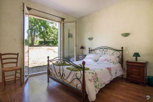 Lussas-et-nontronneau Villa Sleeps 6 Pool