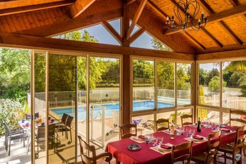 Lussas-et-nontronneau Villa Sleeps 6 Pool