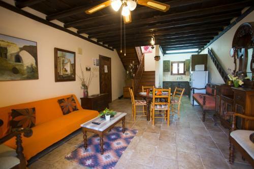 Hostal George Houses