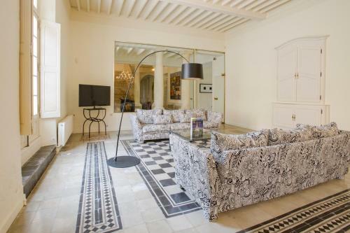 Agroturismo Montagnac Chateau Sleeps 14 Pool Wifi