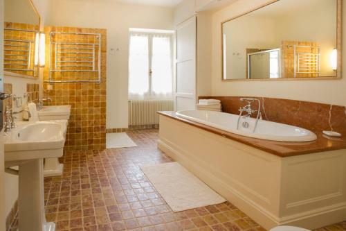 Agroturismo Montagnac Chateau Sleeps 14 Pool Wifi