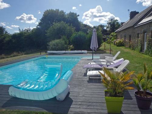 Spacious Holiday Home With Garden In Querrien France