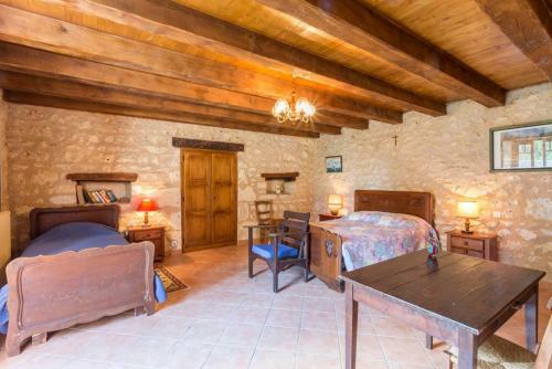 Valeuil Villa Sleeps 10 Pool
