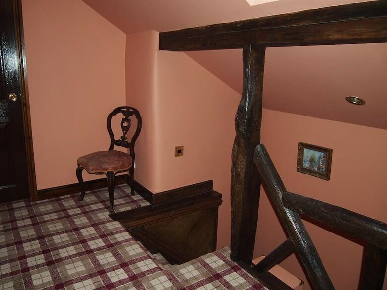 Bed & Breakfast Pig Of Lead