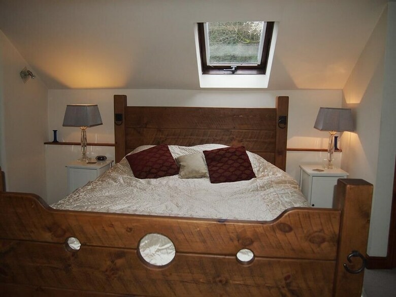 Bed & Breakfast Pig Of Lead