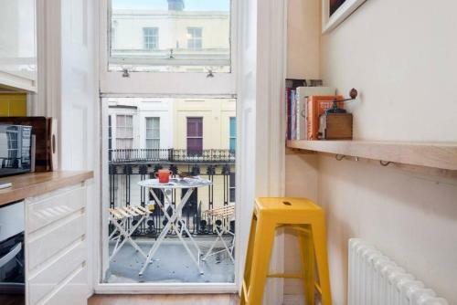 1 Bedroom Central Brighton Apartment With Seaviews