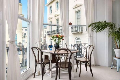 1 Bedroom Central Brighton Apartment With Seaviews