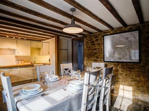 Hollytree Cottage, Chipping Norton