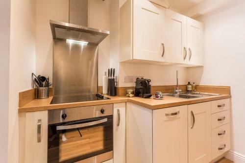 Cirencester Villa Sleeps 3 Wifi