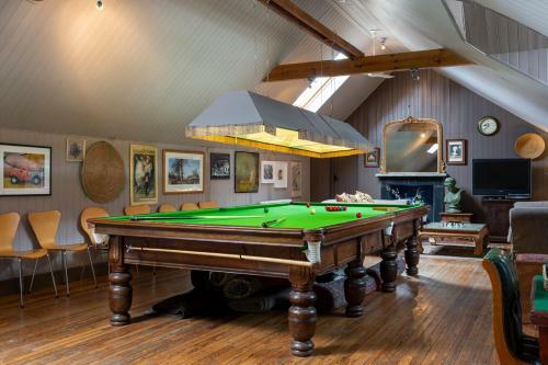 Agroturismo Chulmleigh Chateau Sleeps 24 Pool Wifi