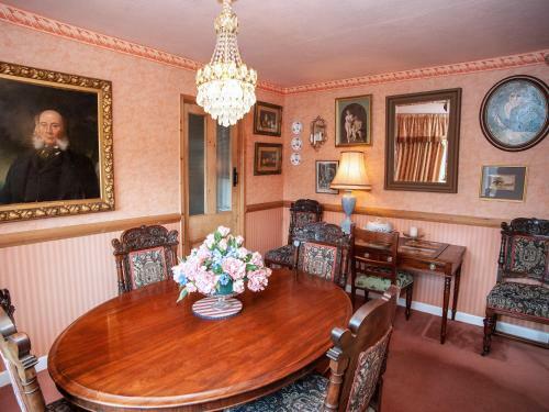 Dorrington Court