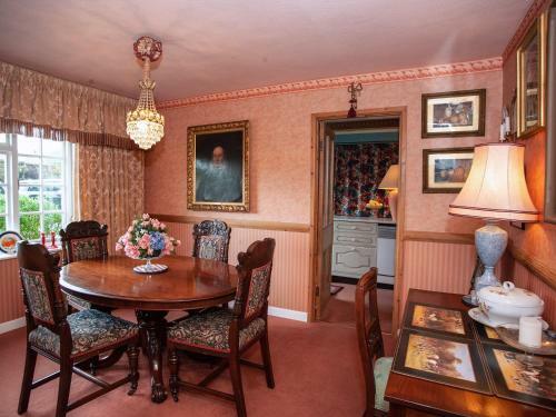 Dorrington Court