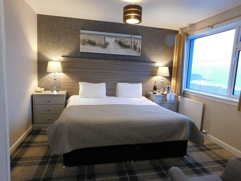 Cullen Bay Hotel