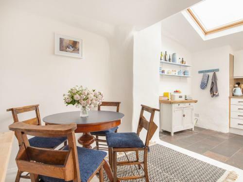2 Churchgate Cottages, Exeter