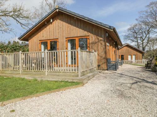 Dukes Pond Lodge