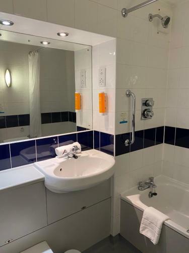Hotel Days Inn Michaelwood M5