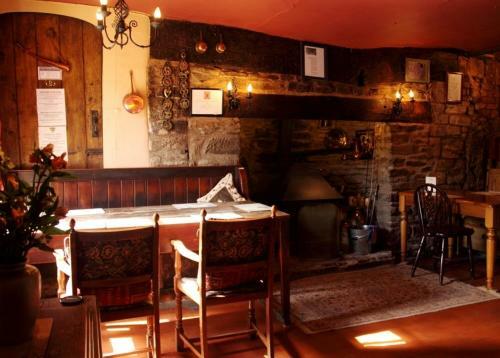 Posada The Crown Country Inn