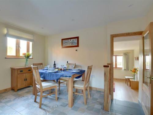 Quaint Holiday Home In Boughton Lees Kent With Courtyard