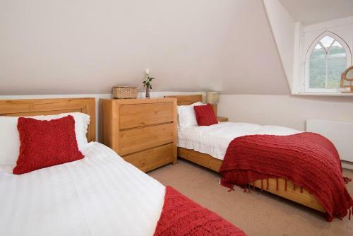 Tarbet Villa Sleeps 20 Wifi
