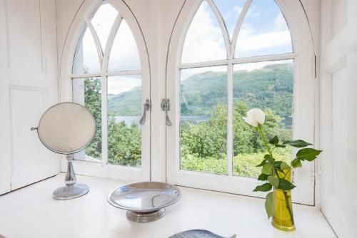 Tarbet Villa Sleeps 20 Wifi