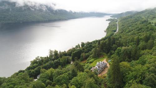 Tarbet Villa Sleeps 20 Wifi