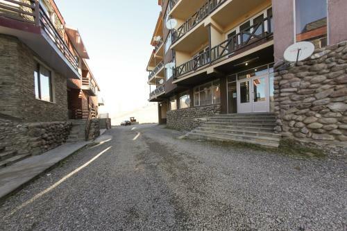 Mountain Cricket Chalets And Apartments Gudauri