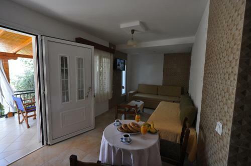 Kiriakos Holiday Home