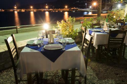 Aparthotel Kotronas Bay Bungalows