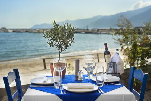 Aparthotel Kotronas Bay Bungalows