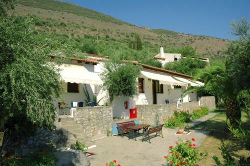 Aparthotel Kotronas Bay Bungalows