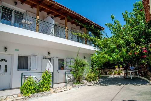 Apartamento Thimios Rooms