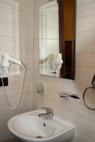 Hostal Limnaio