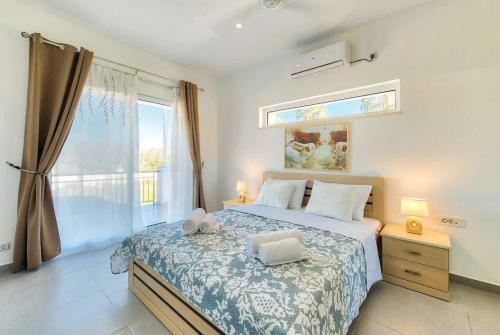 Chartata Villa Sleeps 4 Air Con Wifi