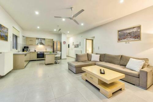 Chartata Villa Sleeps 4 Air Con Wifi