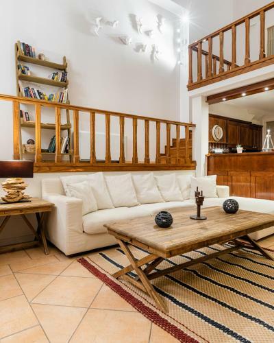 Aelia Villa