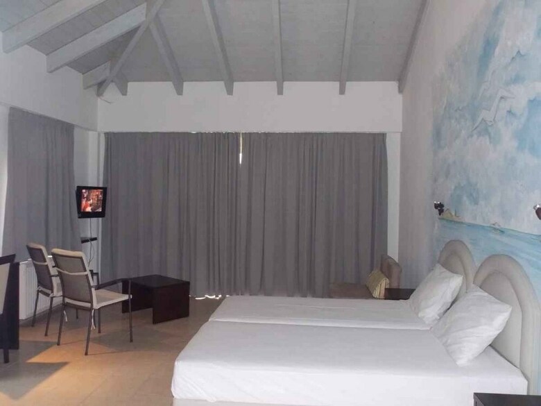 Aparthotel Hotel Theasis