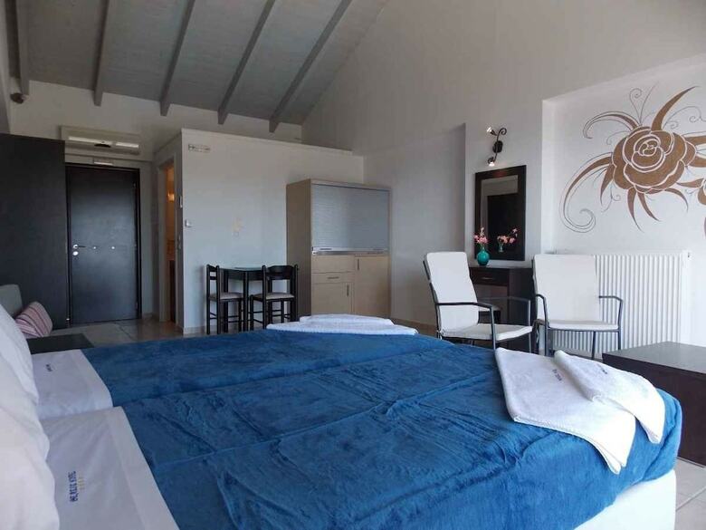 Aparthotel Hotel Theasis