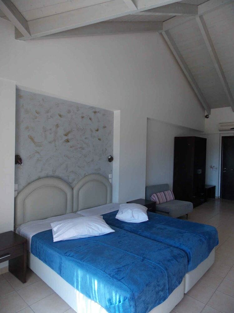 Aparthotel Hotel Theasis