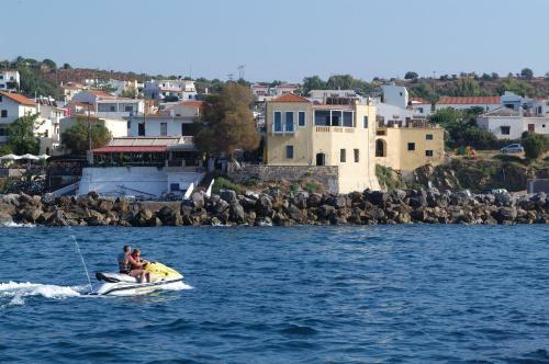 Captain's House Traditional Hotel-apartments & Suites