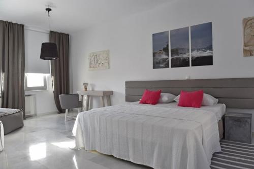Paros Villa Sleeps 10 Pool Air Con Wifi T478597