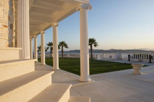 Paros Villa Sleeps 10 Pool Air Con Wifi T478597