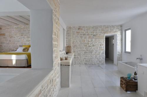 Paros Villa Sleeps 10 Pool Air Con Wifi T478597