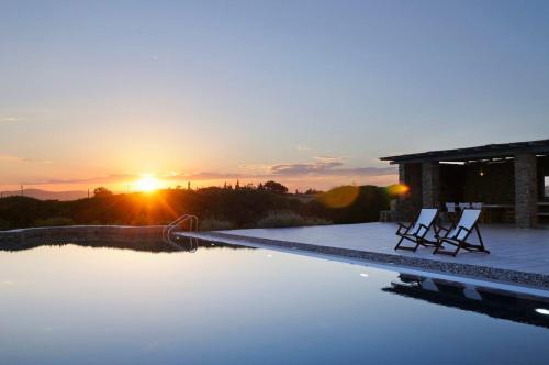 Paros Villa Sleeps 17 Pool Air Con