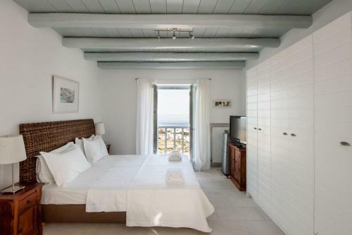 Paros Villa Sleeps 13 Pool Air Con Wifi