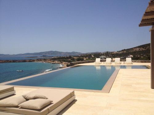 Paros Villa Sleeps 14 Pool T714103