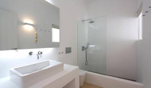 Paros Villa Sleeps 14 Pool T714103
