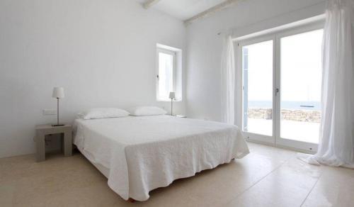 Paros Villa Sleeps 14 Pool T714103