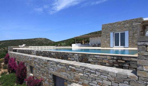 Paros Villa Sleeps 14 Pool T714103