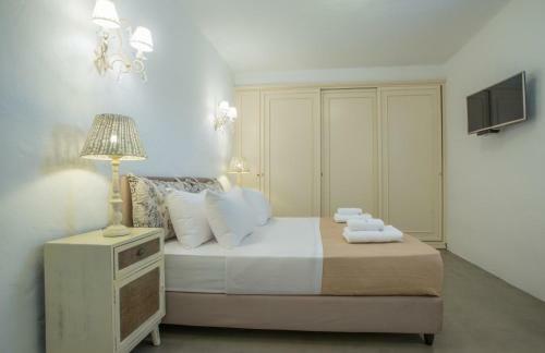 Paros Villa Sleeps 6 Pool Air Con Wifi