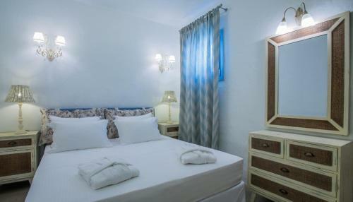 Paros Villa Sleeps 6 Pool Air Con Wifi